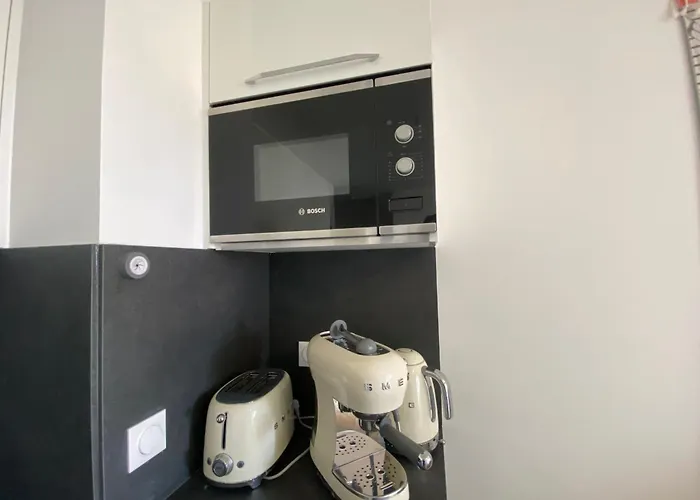 Cozy Renovated Behind Station 아파트 *