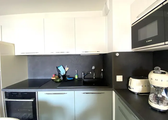 아파트 Cozy Renovated Behind Station *