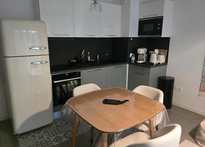 아파트 Cozy Renovated Behind Station *