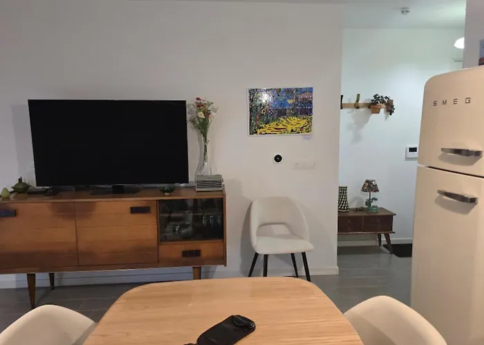 아파트 Cozy Renovated Behind Station *