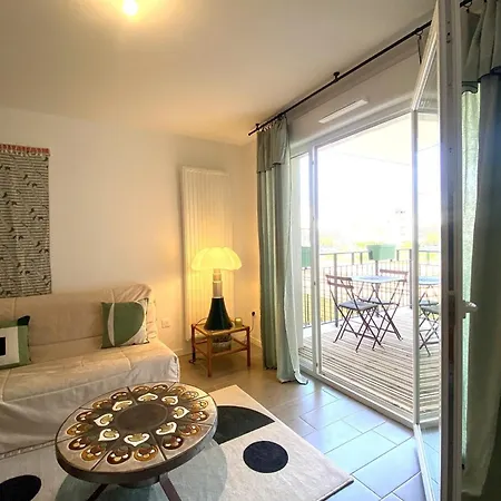 Cozy Renovated Behind Station * Arcachon