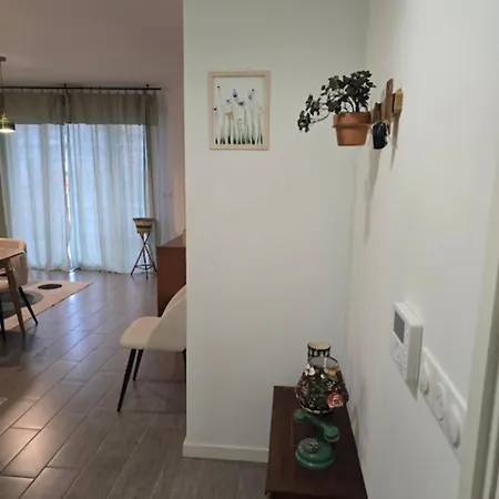 Apartmán Cozy Renovated Behind Station *