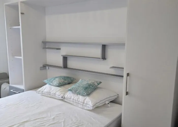 Cozy Renovated Behind Station