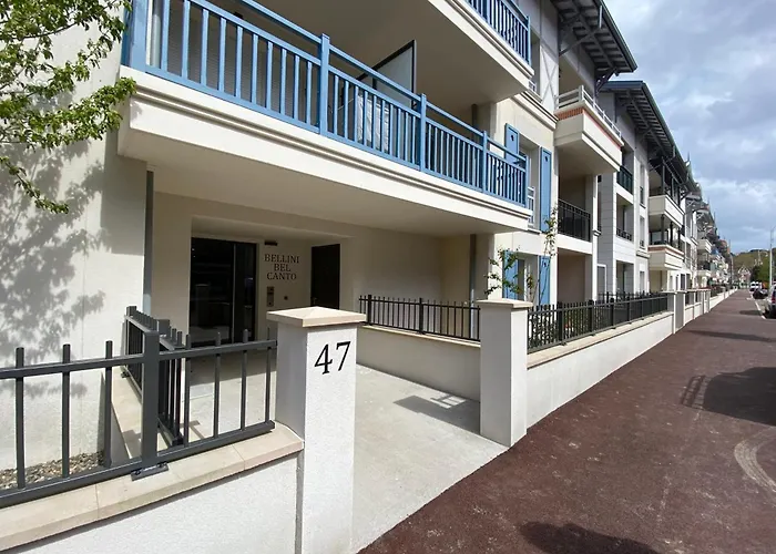 Cozy Renovated Behind Station * Arcachon